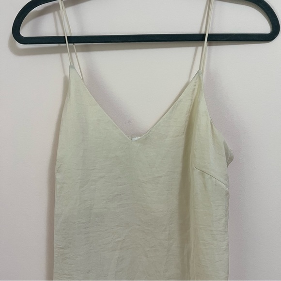 Cute v neck satin camisole in cream size US 6- H&M - Picture 2 of 6